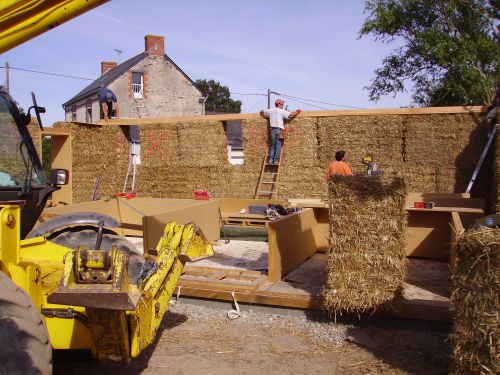 Construire avec la paille : découverte des techniques et conseil pour mener un projet