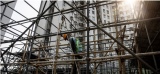 A Hong Kong, les entreprises du bâtiment font encore appel aux échafaudages en bambou